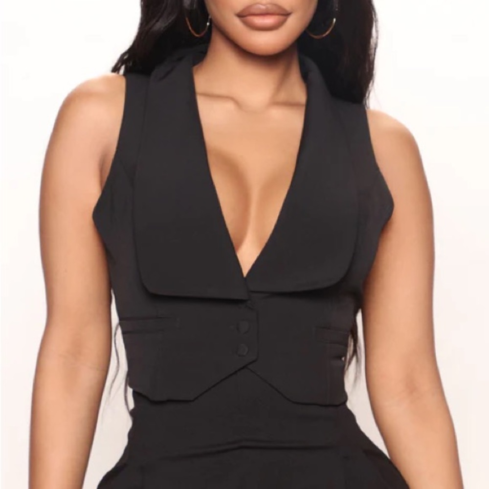 Fashion Nova Cropped Vest in Black